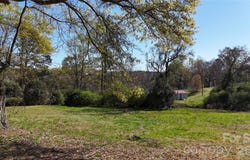 33 Pinecrest Avenue, Great Falls, SC 29055
