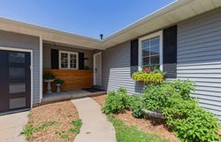 1924 E RUSHOLME Street, Davenport, IA 52803