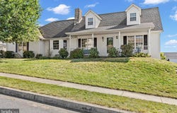 7 LOGANS RUN, ENOLA, PA 17025