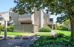 2141 LAKE ISLE CT, Eugene, OR 97401