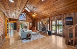 1034 E 450 Road, Lawrence, KS 66047