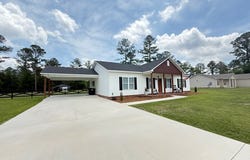 747 Lakeview Cir, Douglas, GA 31535