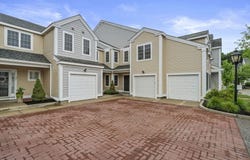 34 Village Dr, Quincy, MA 02169