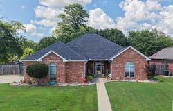 116 Corley Cr, Wake Village, TX 75501