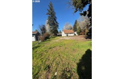 8615 SE ROOTS Rd, Clackamas, OR 97015
