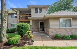 4901 W Maple Leaf Cir, Greenfield, WI 53220