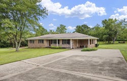 London, AR 72847