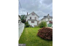 215 S CEDAR LANE, UPPER DARBY, PA 19082