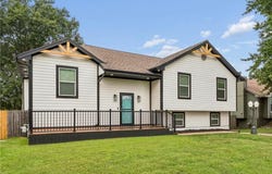 309 NE Brookwood Drive, Blue Springs, MO 64014
