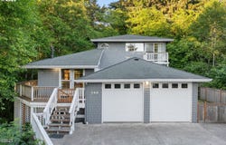 140 SE BAYVIEW AVE, Depoe Bay, OR 97341