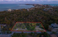 560 GULF BAY ROAD, LONGBOAT KEY, FL 34228