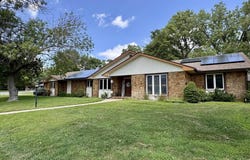 2 Beechwood Ln, Hutchinson, KS 67502