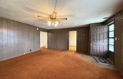 818 E 2nd Ave, Hutchinson, KS 67501