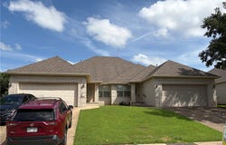 6241 & 6243 Milliken Bend, Fayetteville, AR 72704