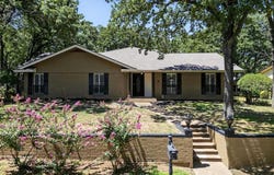 201 Trailwood Drive, Euless, TX 76039