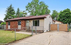 3735 Fox Pointe S, Lansing, MI 48911