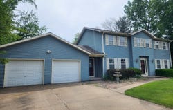 591 BREEZY POINT Drive, Clinton, IA 52732