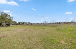 533 L7 Grassyville RD, Paige, TX 78659