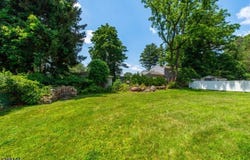 6 Colony Dr, North Caldwell Boro, NJ 07006-4511
