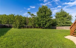 1902 NE Lake Drive, Smithville, MO 64089