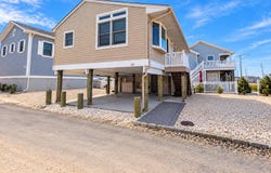 121 W Dolphin Way, Lavallette, NJ 08735