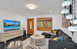 110 SW 5th St, Hallandale Beach, FL 33009