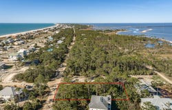 701 E Pine Ave, St. George Island, FL 32328