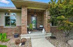 430 Carlyle Dr, IA 52317