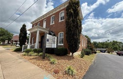 17 E Saint Joseph Street, Perryville, MO 63775