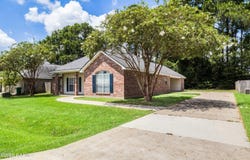 201 Treat Drive, Broussard, LA 70518