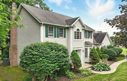 2064 Forest Edge Drive, Cuyahoga Falls, OH 44223