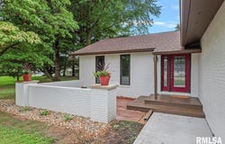 13861 LINN Drive, Athens, IL 62613