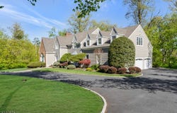 8 Waldron Dr, Bridgewater Twp., NJ 08836-2201