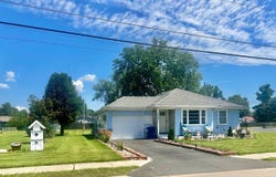 904 Stewart St, Carmi, IL 62821