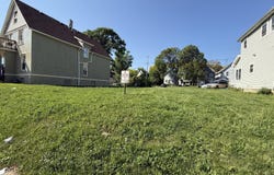 2523 N 35th St, Milwaukee, WI 53210