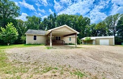 154 Whimbrel Drive, Farina, IL 62838