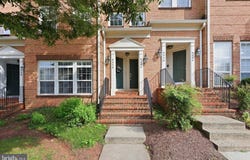 9528 WALKER Way, MANASSAS PARK, VA 20111