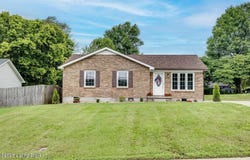 138 Springhill Dr, Bardstown, KY 40004