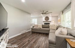 410 S East Avenue, Baxter, IA 50028