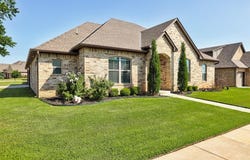 5525 Ledgestone Drive, Mustang, OK 73064