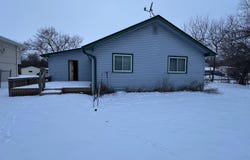 2724 S Saint Aubin St, Sioux City, IA 51106