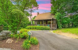 664 Kings Hills Blvd, Pigeon Forge, TN 37863