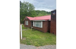 934 Wolf Creek, Pilgrim, KY 41250