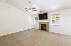 4950 GLACIER Dr, Springfield, OR 97478