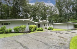 32 Aylesbury Rd, Worcester, MA 01609