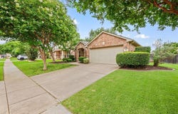 515 Angela Lane, Euless, TX 76039