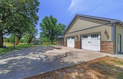 1006 E 69th Ave, Hutchinson, KS 67502