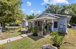 1709 Avenue E, Hondo, TX 78861