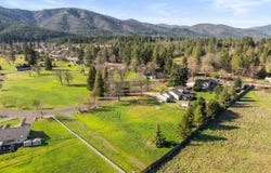 527 E Forks Circle, Cave Junction, OR 97523