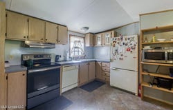 2 Horse Creek Road, McHenry, MS 39561